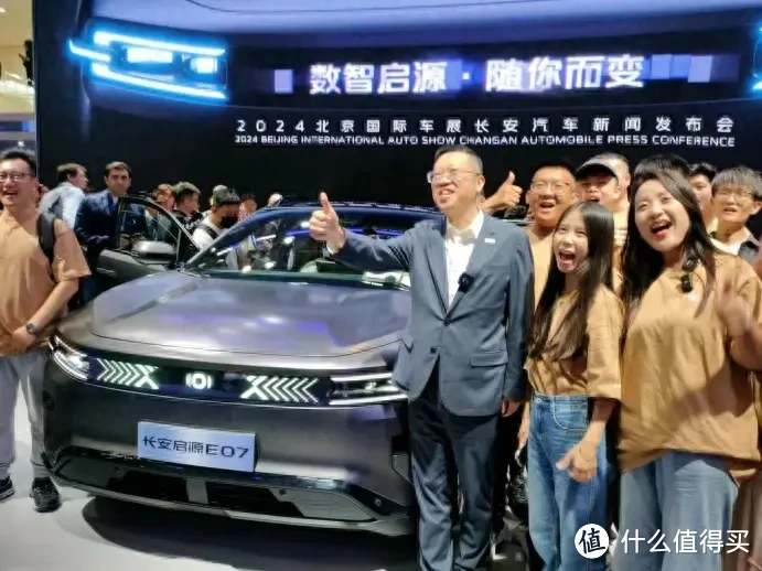 小米SU7算是遇到对手了，长安启源E07不仅帅，还有裸眼3D