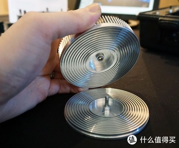 散热那些事 篇三十七：扇叶上的“金属风暴”！那些奇特散热器们