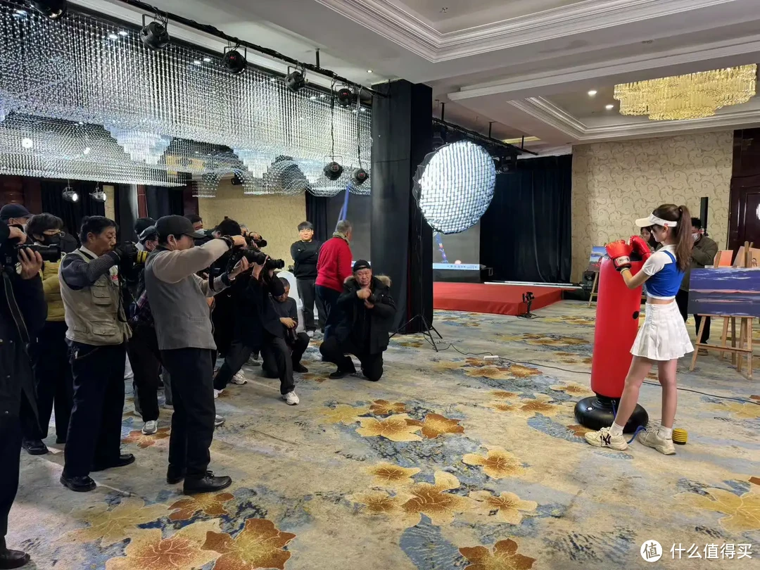 穷玩摄影 篇十六：2023年摄影的一个小总结，器材怎么选？机身？镜头亦或是手机？