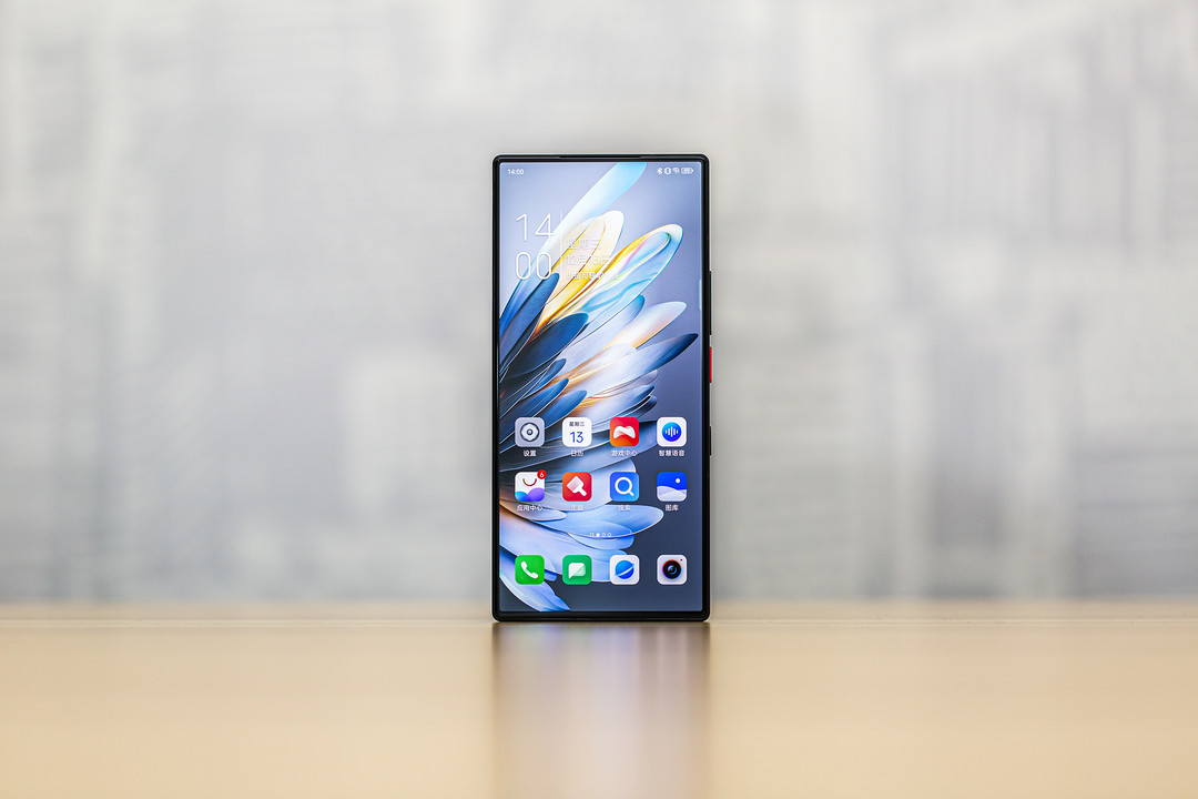 PhoneTalk：一眼爱上这块真全面屏，努比亚 Z60 Ultra首发开箱体验