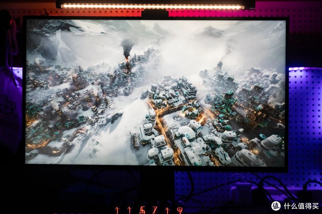 电视品牌入局显示器，MiniLED+4K@160Hz，堆料的雷鸟U8值不值得买