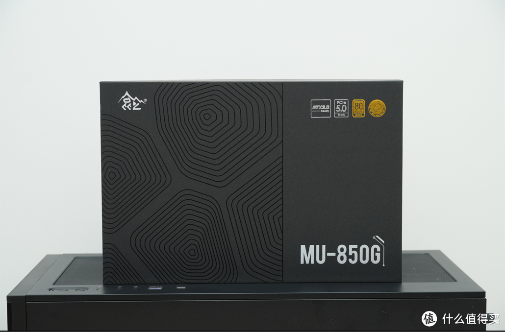 黄昏鼓捣数码 篇三百三十九：家境贫寒 intel i9-14900K+微星 Z790 ACE MAX装个黑色海景房吧