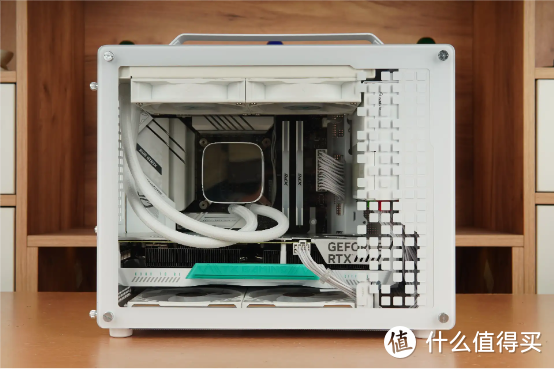 饼の聊箱 篇一百三十三：真的能解决小机箱安装痛点，乔家一物Z20 M-ATX紧凑型机箱评测