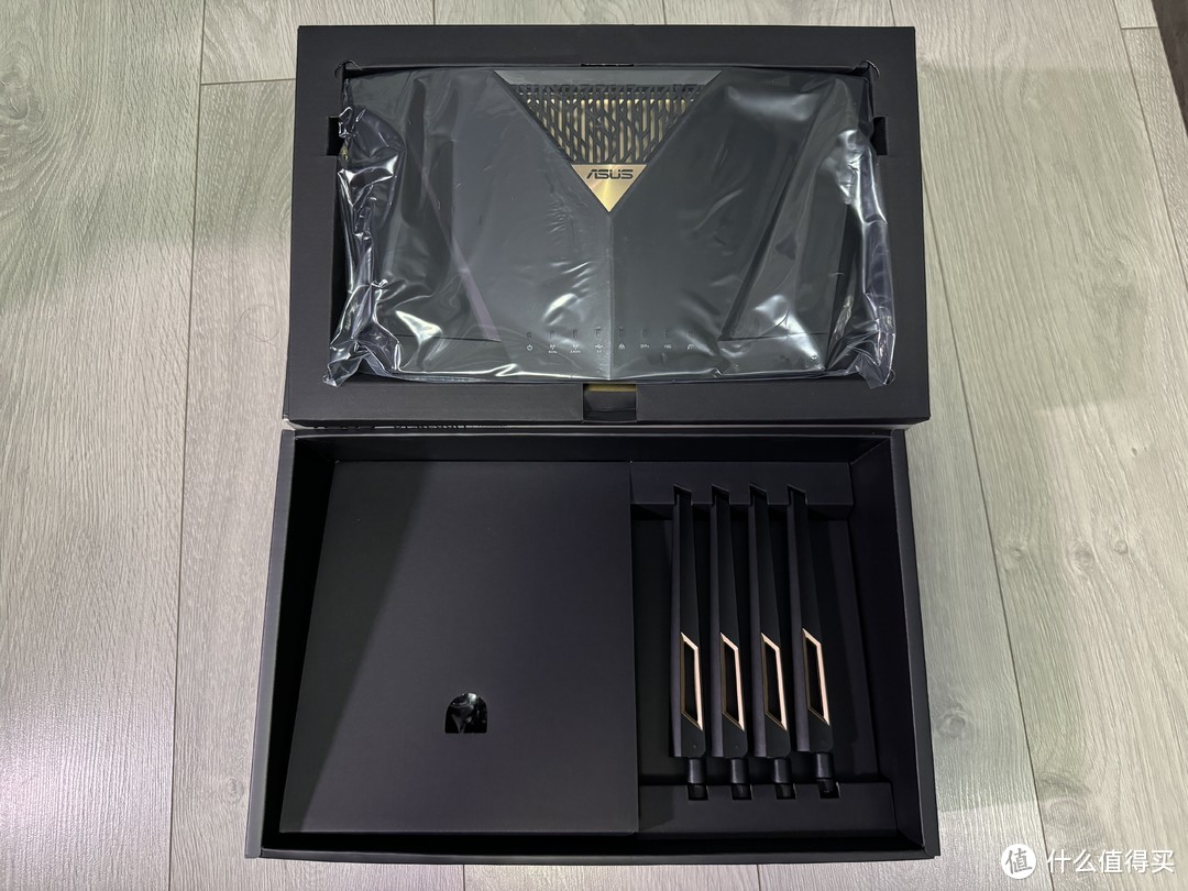 10 网口，华硕 RT-BE88U 开箱评测