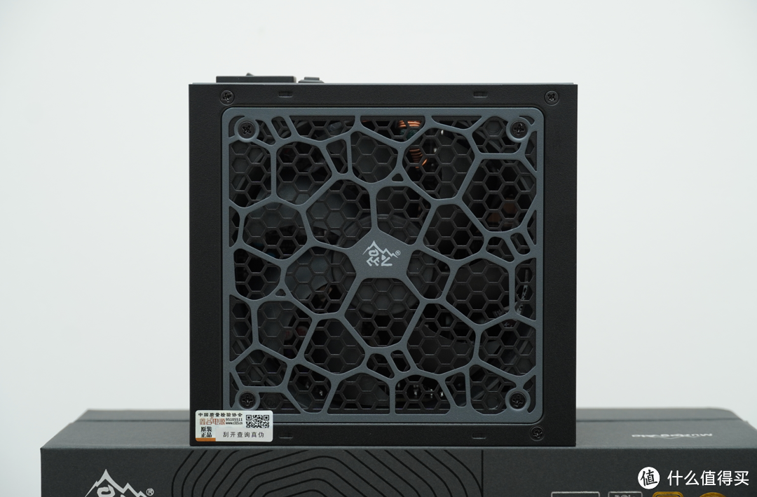 黄昏鼓捣数码 篇三百三十九：家境贫寒 intel i9-14900K+微星 Z790 ACE MAX装个黑色海景房吧