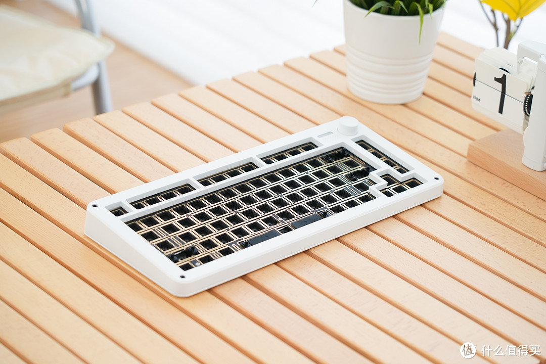 客制化的精致与自由：IQUNIX ZONEX 75三模键盘