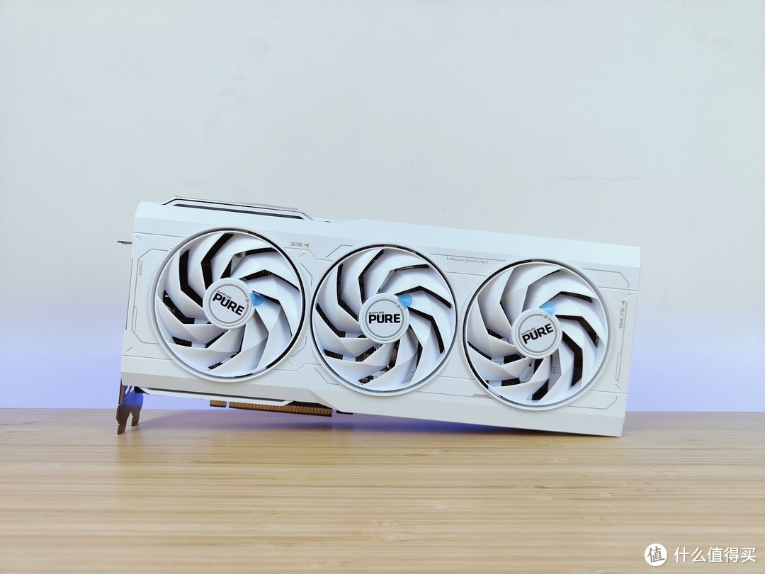 白色海景房游戏房，毕业季节的狂欢场地