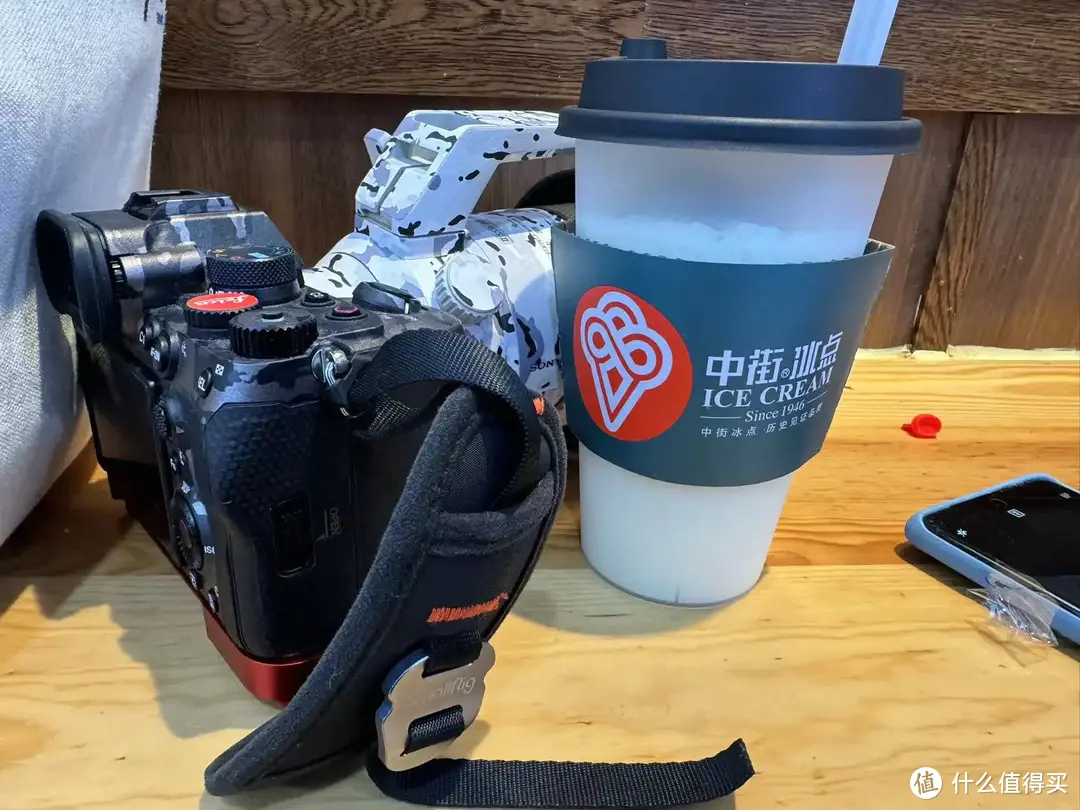 穷玩摄影 篇十六：2023年摄影的一个小总结，器材怎么选？机身？镜头亦或是手机？