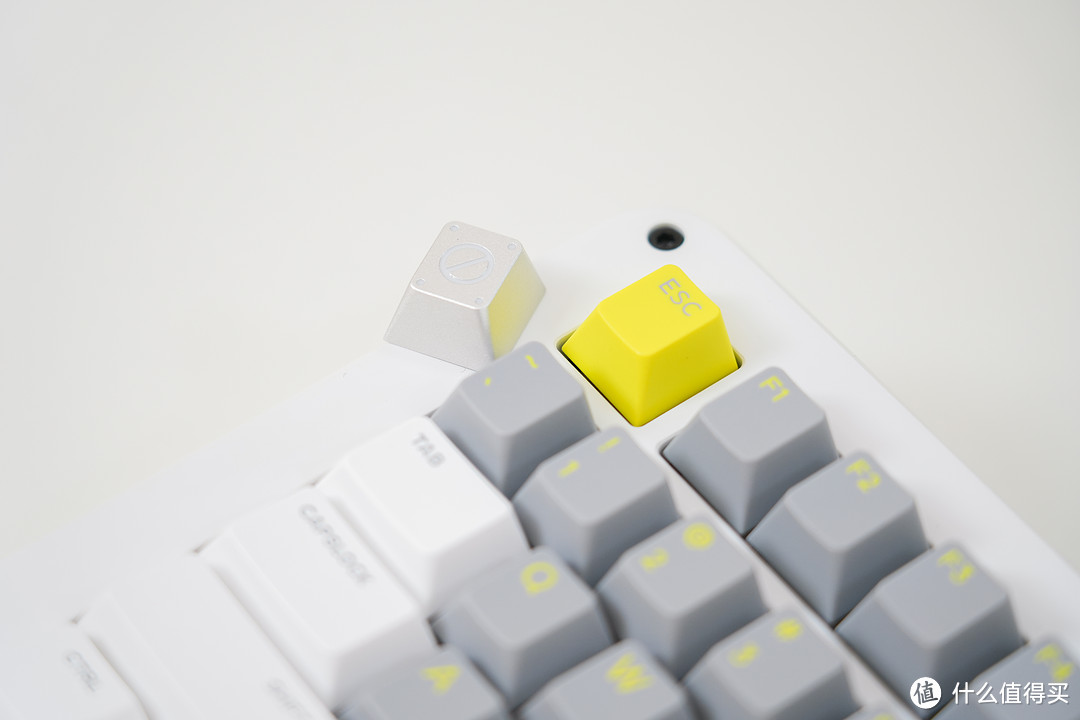 客制化的精致与自由：IQUNIX ZONEX 75三模键盘