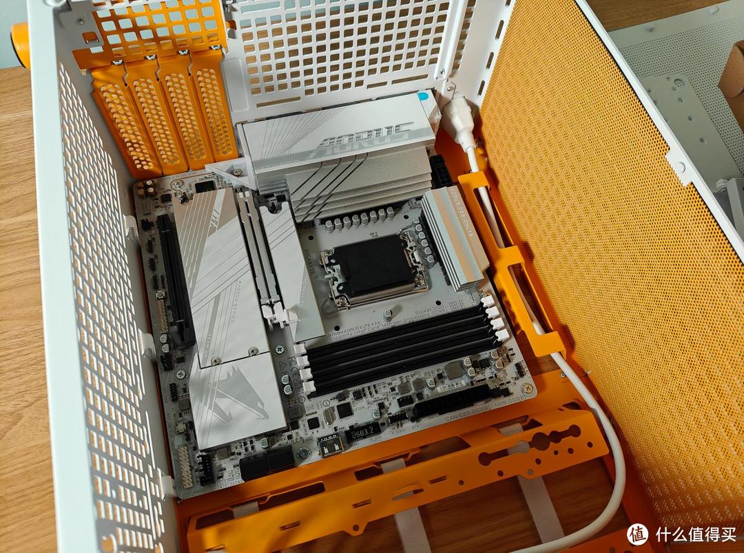手提迷你主机玩4K游戏，内存还能超频8000MHz？