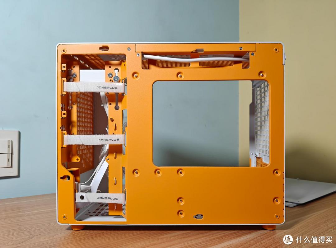 手提迷你主机玩4K游戏，内存还能超频8000MHz？