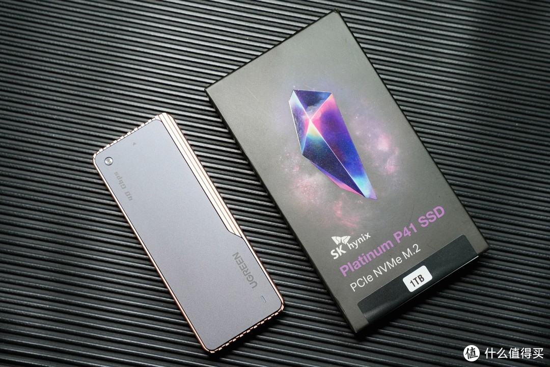 40Gbps速率下的数据传输快速又安全，绿联USB4固态硬盘盒带你实现
