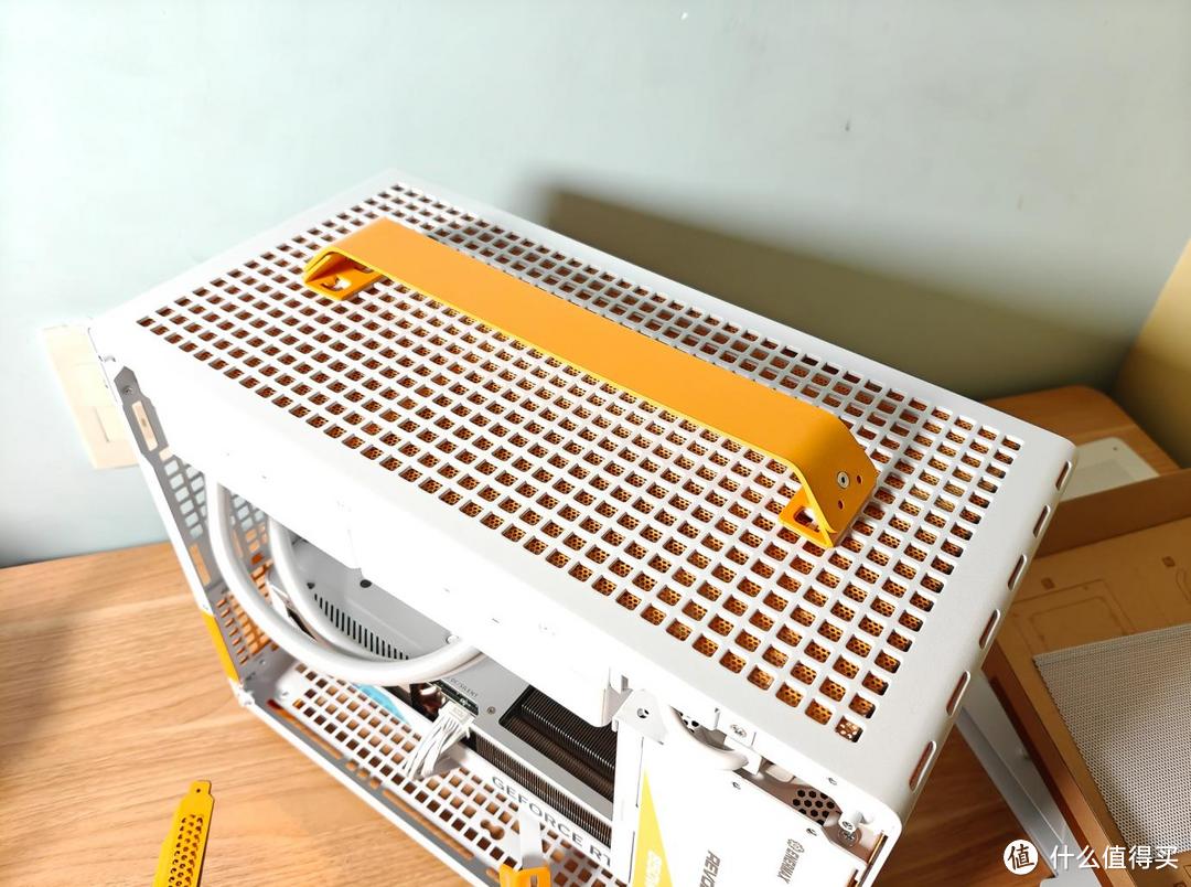 手提迷你主机玩4K游戏，内存还能超频8000MHz？