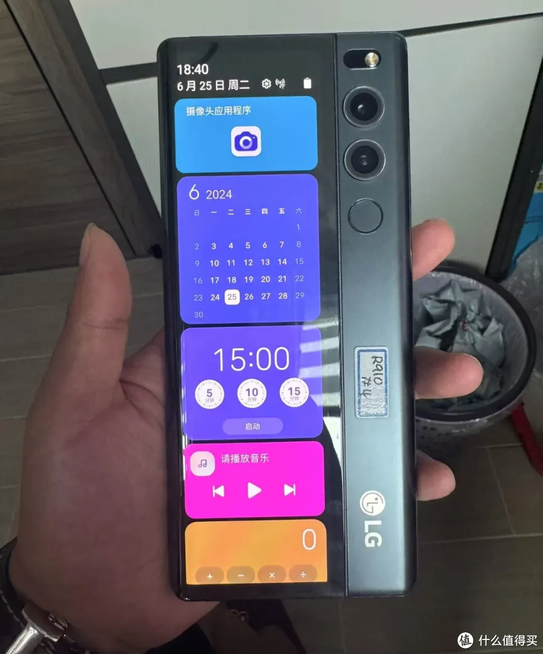 LG 卷轴屏工程机现身闲鱼，开价 1.3 万，背面设计似小米 MIX Alpha