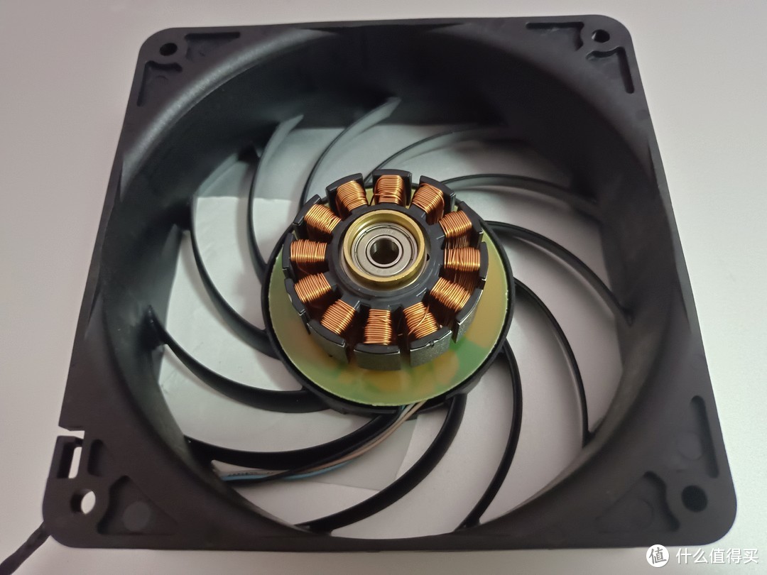 台达AFB1212HE-00，巨型电机！出乎意料的表现，不错的性价比，台达12038风扇12CM厘米风扇拆解赏析测评