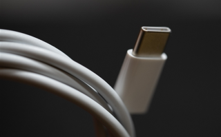 明年苹果或全系换用USB-C 10年历史的闪电接口即将走向终结