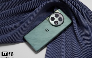 一加 12「苍绿」图赏：时间中汲取灵感，复刻高级腕表设计