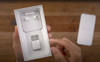 iPhone 12用户状告苹果胜诉：为其免费提供充电器