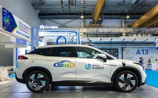 320 亿市值，Robotaxi 第一股能走多远？