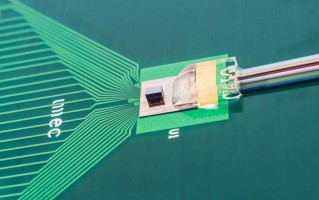 中国尝试新光刻技术，跳过 EUV 光刻机，挑战半导体巨头的全球地位?