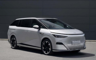 又大又丑的 MPV「保姆车」， 成了车企的新战场