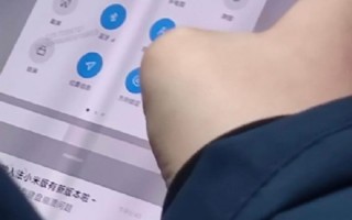小米折叠屏真机地铁曝光：MIUI 12加持 今年发布