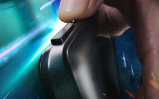 黑鲨4全系标配升降肩键：独创双机械实体按键