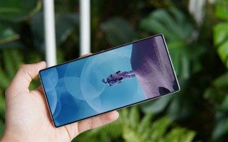 红魔10 Pro真机照曝光：极窄边框+1.5K屏下摄像头