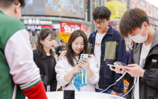 一加Ace 2V震撼发布，性能猛兽来袭！