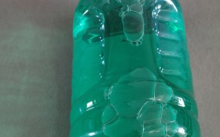 车辆玻璃总是模糊，可能是玻璃水没用对