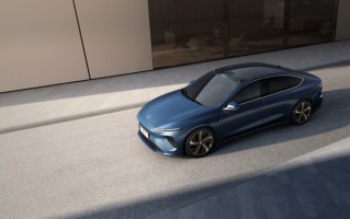 疑似蔚来阿尔卑斯新车测试视频曝光 网友：像网约车