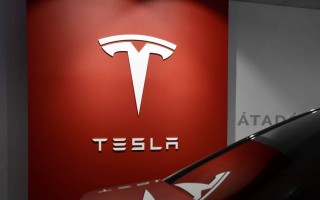 新 Model 3 今日开售，Cybertruck 下月交付，可特斯拉居然卖不动了？