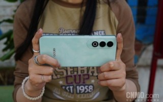 OPPO K12，轻薄便携的100瓦闪光充电电池普及器