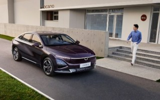 五菱星光新能源轿车正式上市 综合续航里程超1100km