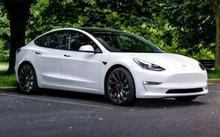 特斯拉 Model 3 加强版谍照曝光，性能提升，续航里程或将突破纪录！
