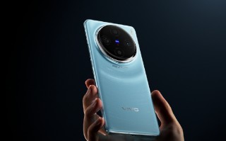 vivo X100 系列手机蓝色款外观公布：居中大圆环相机模组，以星轨为设计灵感