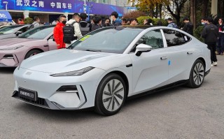 全新的旗舰级智能大屏车——吉利Galaxy E8上市