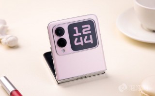 华为 nova Flip：引领打破传统审美的小折叠潮流体验 