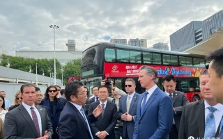 美国州长“带货”中国新能源，惊叹“我想买两辆”